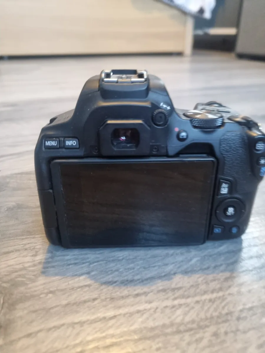 Canon EOS 250 D - Image 3