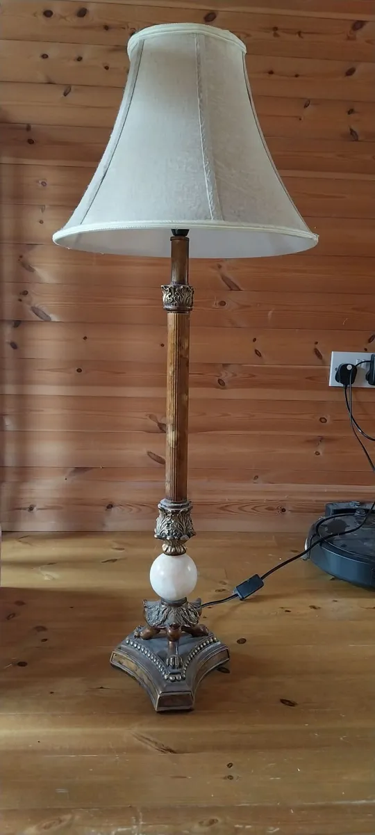 Table lamp