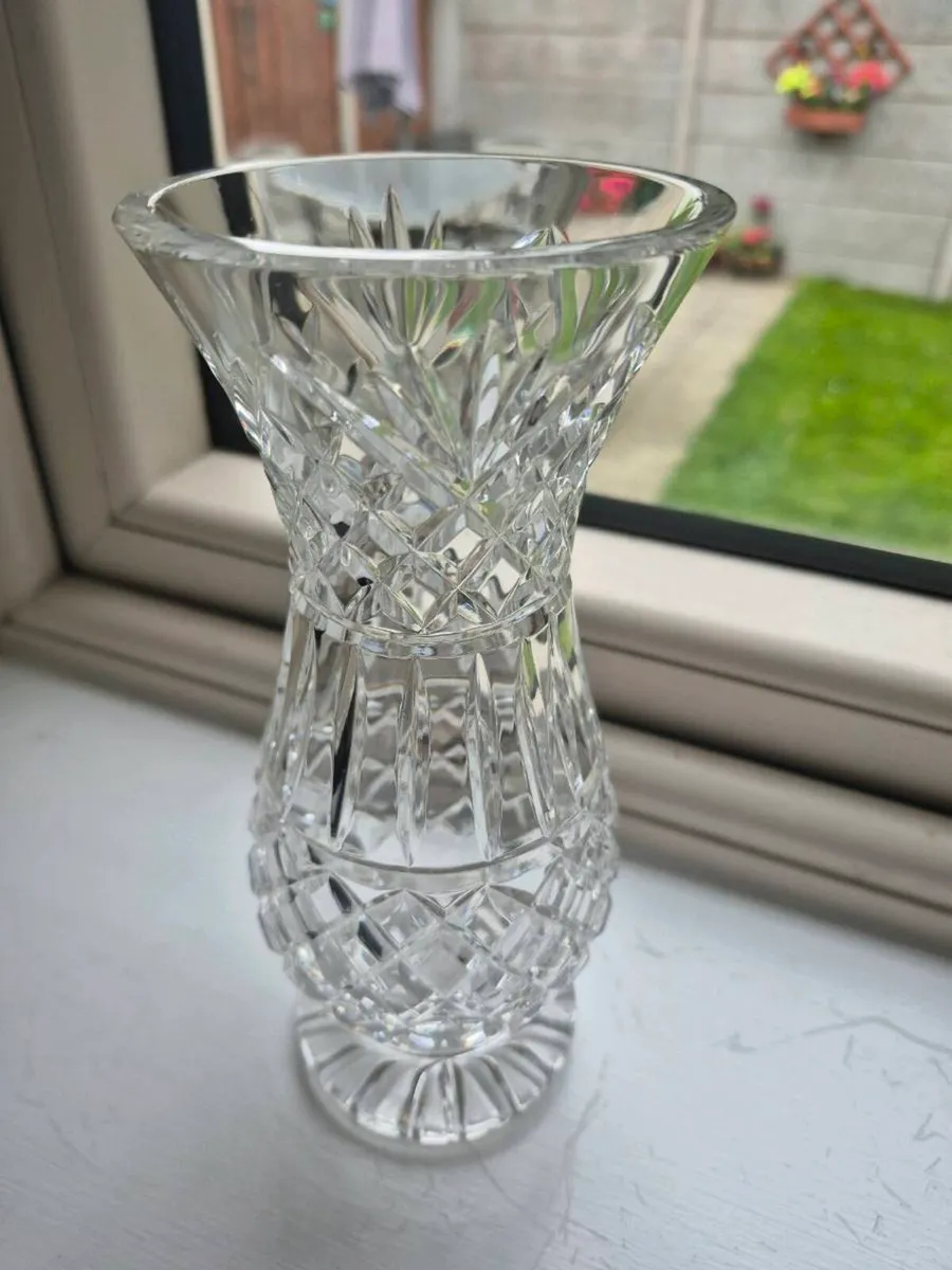 Cavan Crystal vase - Image 2