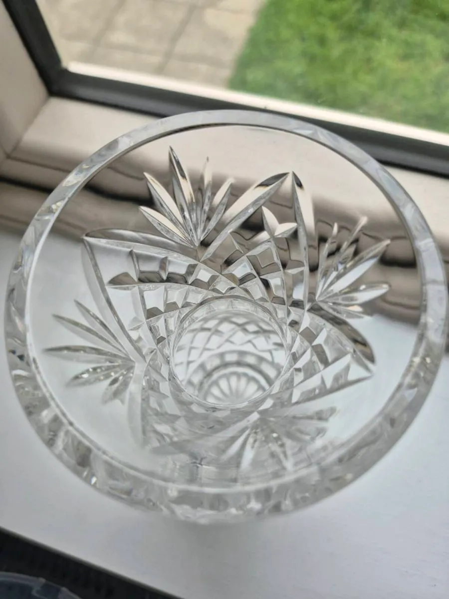 Cavan Crystal vase - Image 3