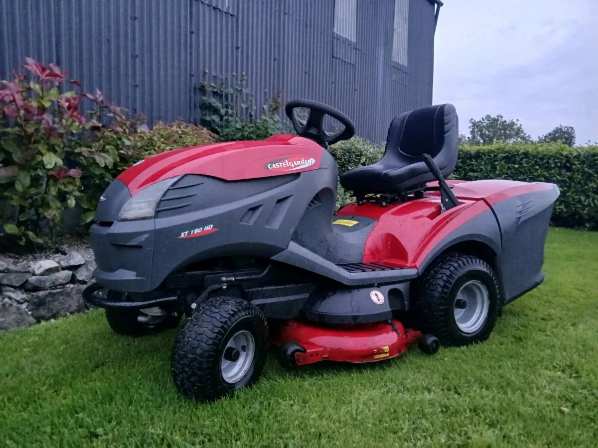 Ride on lawnmower - Image 1
