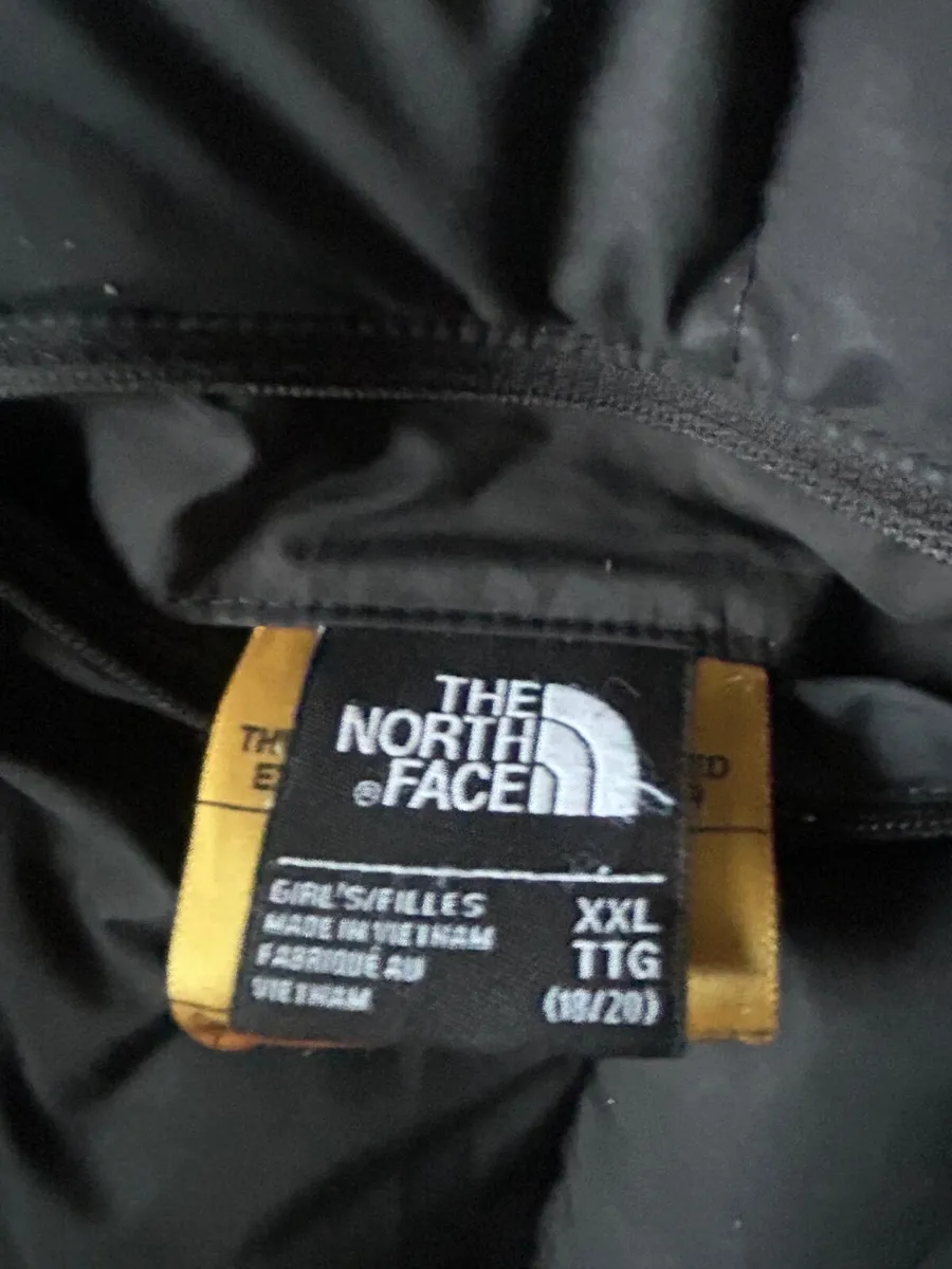 The North Face// Black puffer jacket - Image 2