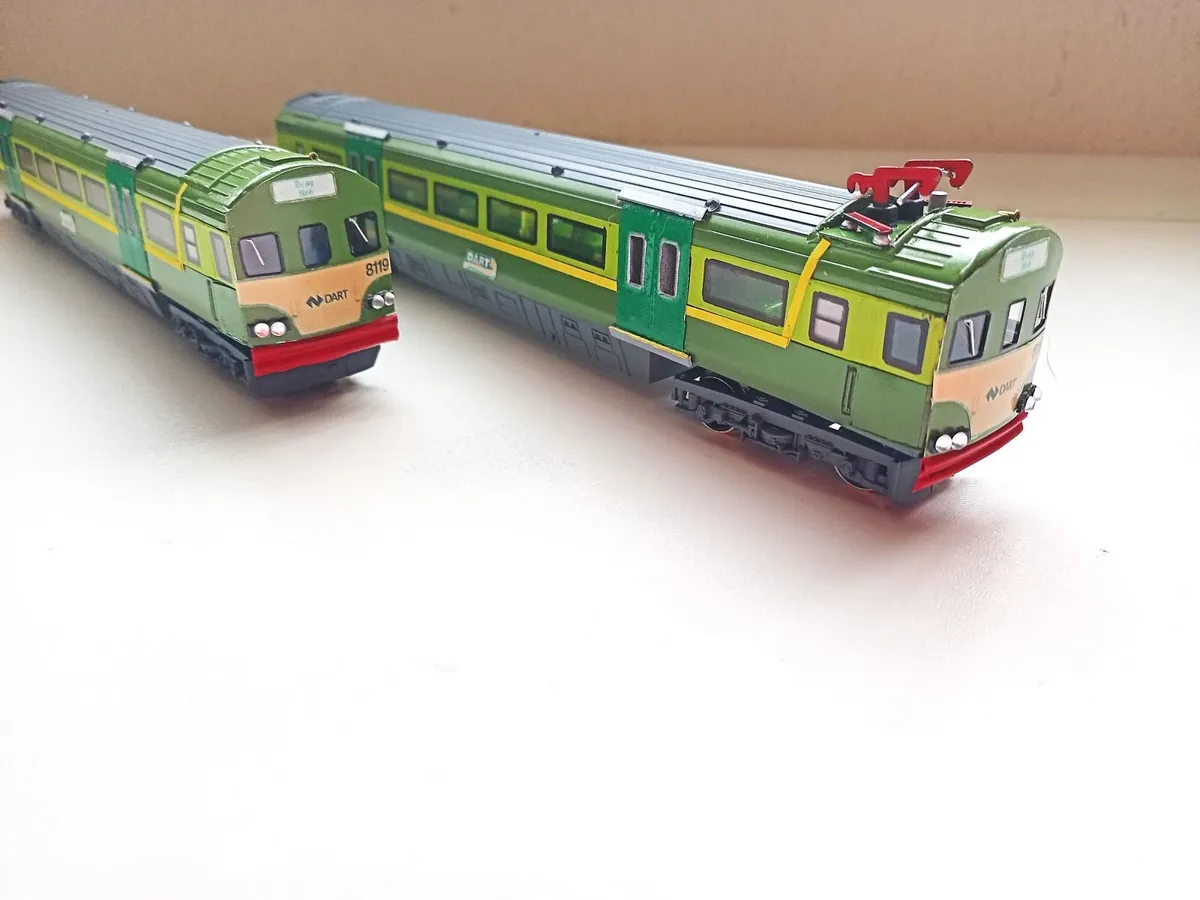 MODEL  RAILWAY   IRISH  2 CAR  DART    DCC READY - Image 1