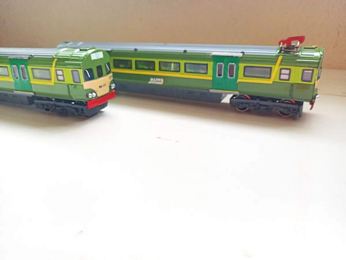 MODEL  RAILWAY   IRISH  2 CAR  DART    DCC READY - Image 2
