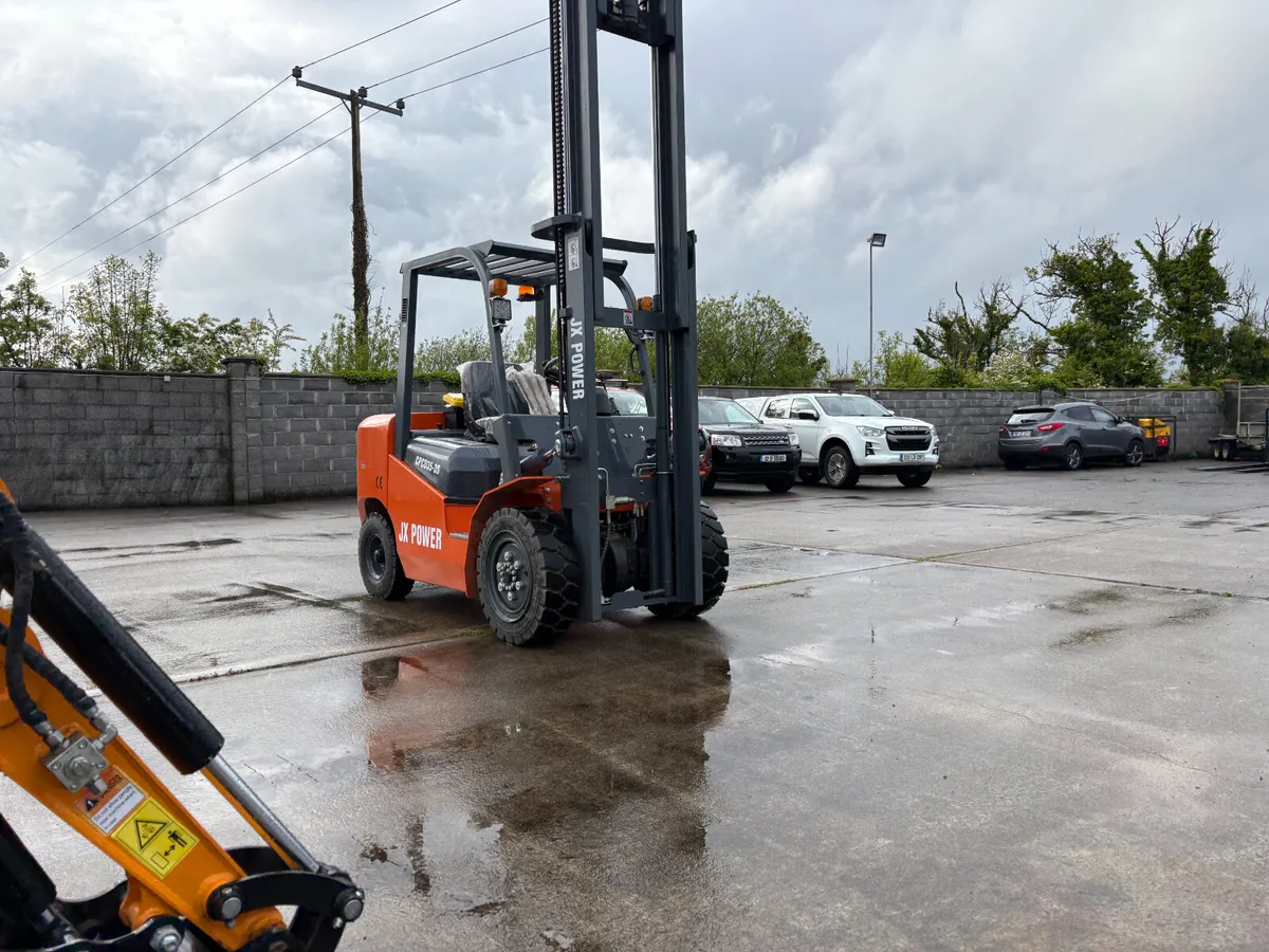 New/Unused 30 A Series HCHI Fork Lift - Image 3