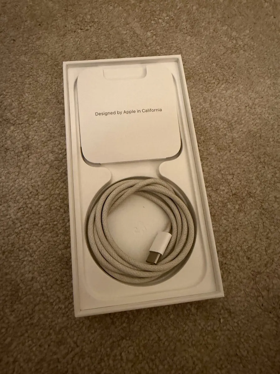 iPhone 15 Black 128GB - Image 4