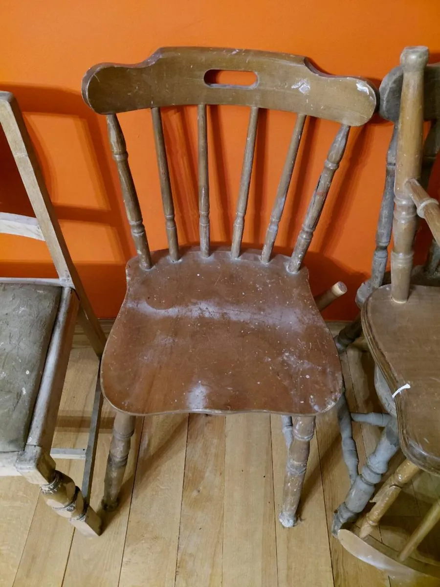3 Chairs, need fixing - Image 1