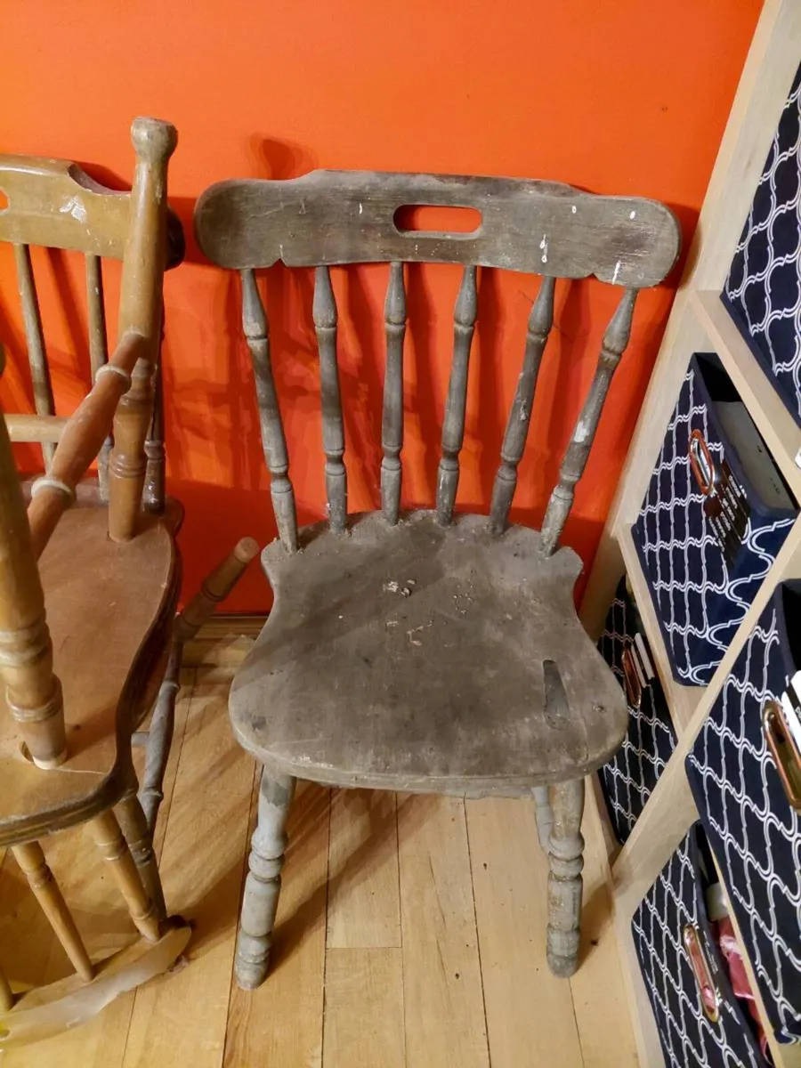 3 Chairs, need fixing - Image 2