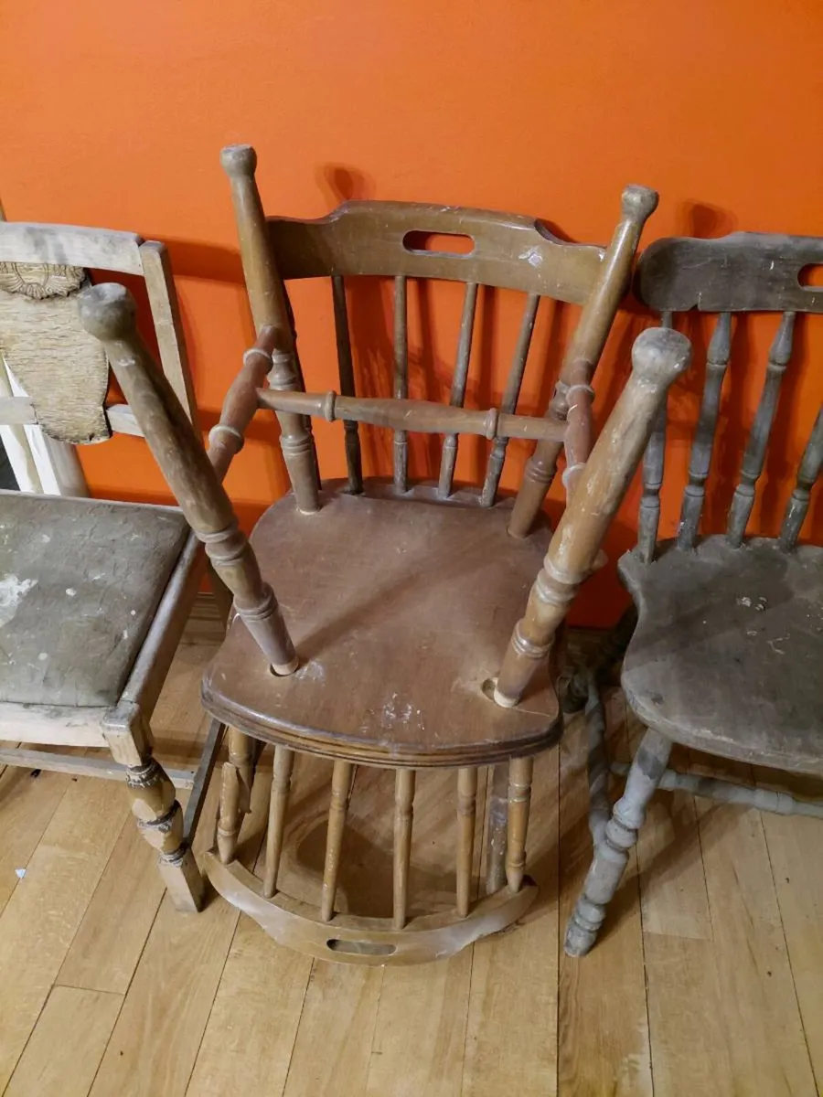 3 Chairs, need fixing - Image 3