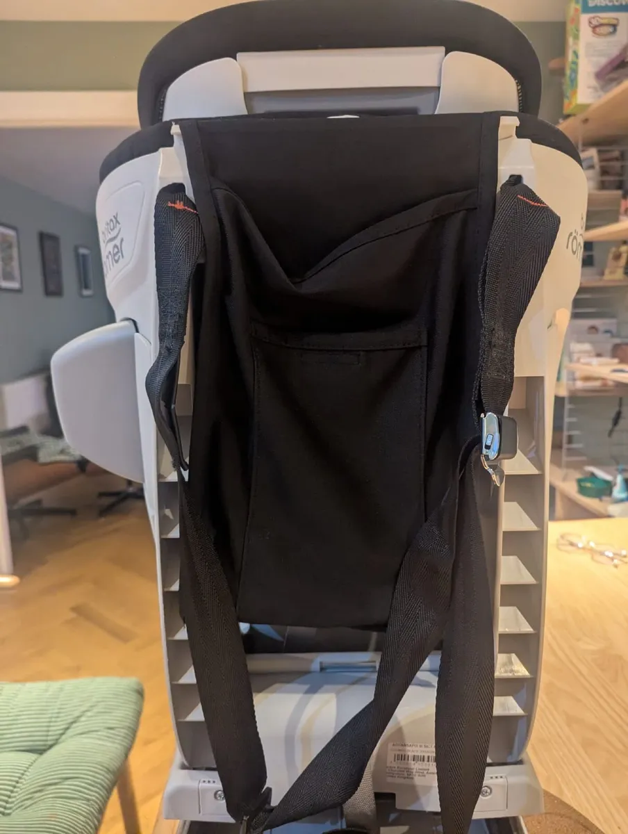 Child's Britax Romer Car Seat - Image 4