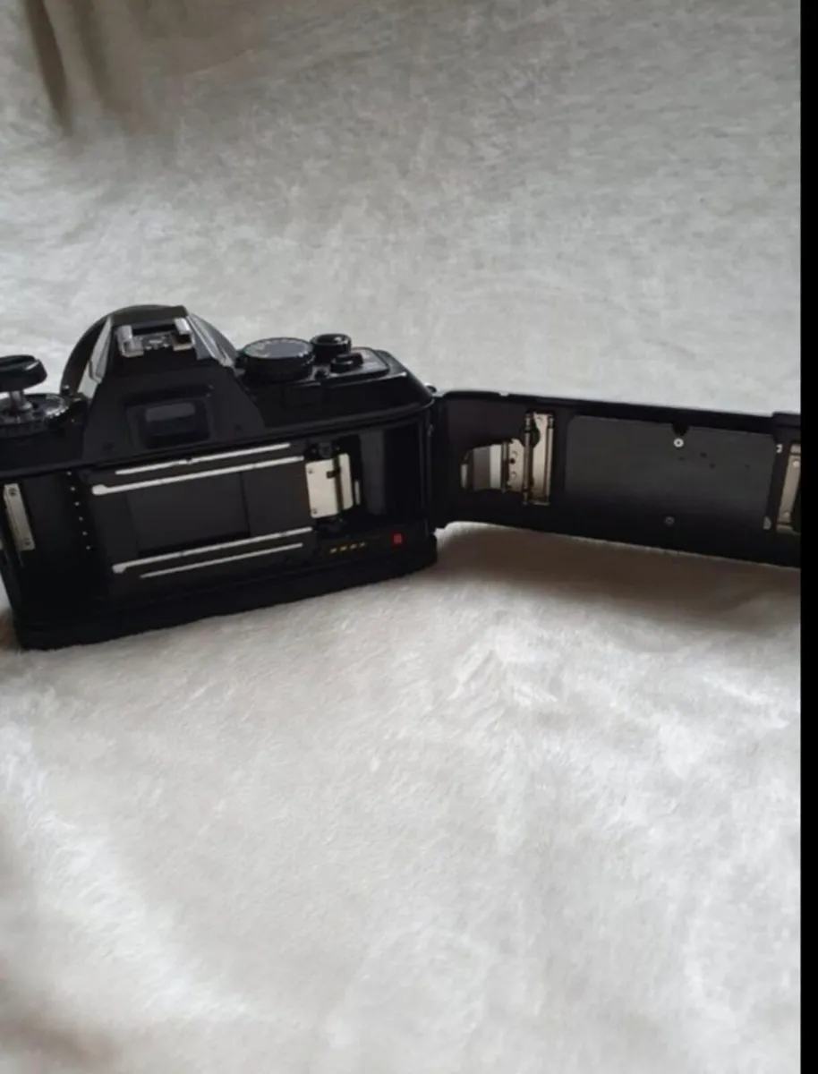 Nikon N2000 F-301 Camera - Image 2