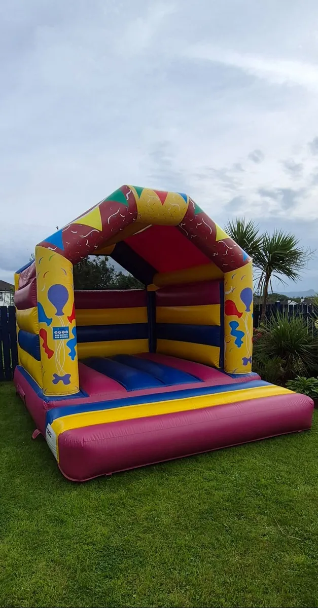 Bouncy castle - Image 1