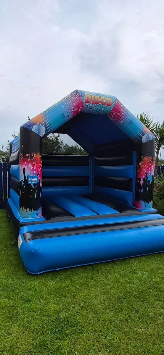 Bouncy castle - Image 2