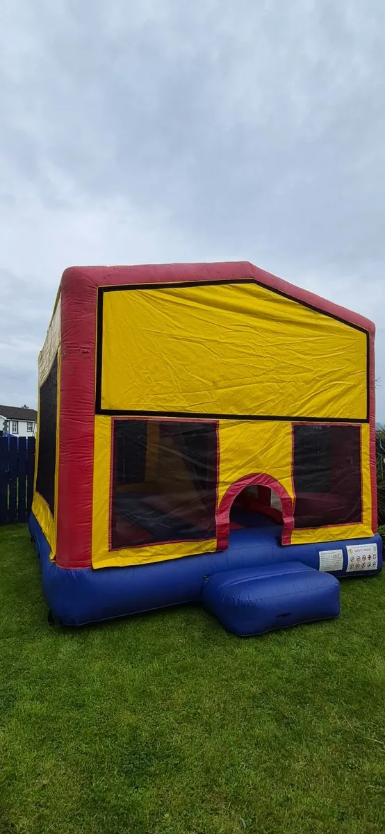 Bouncy castle - Image 3