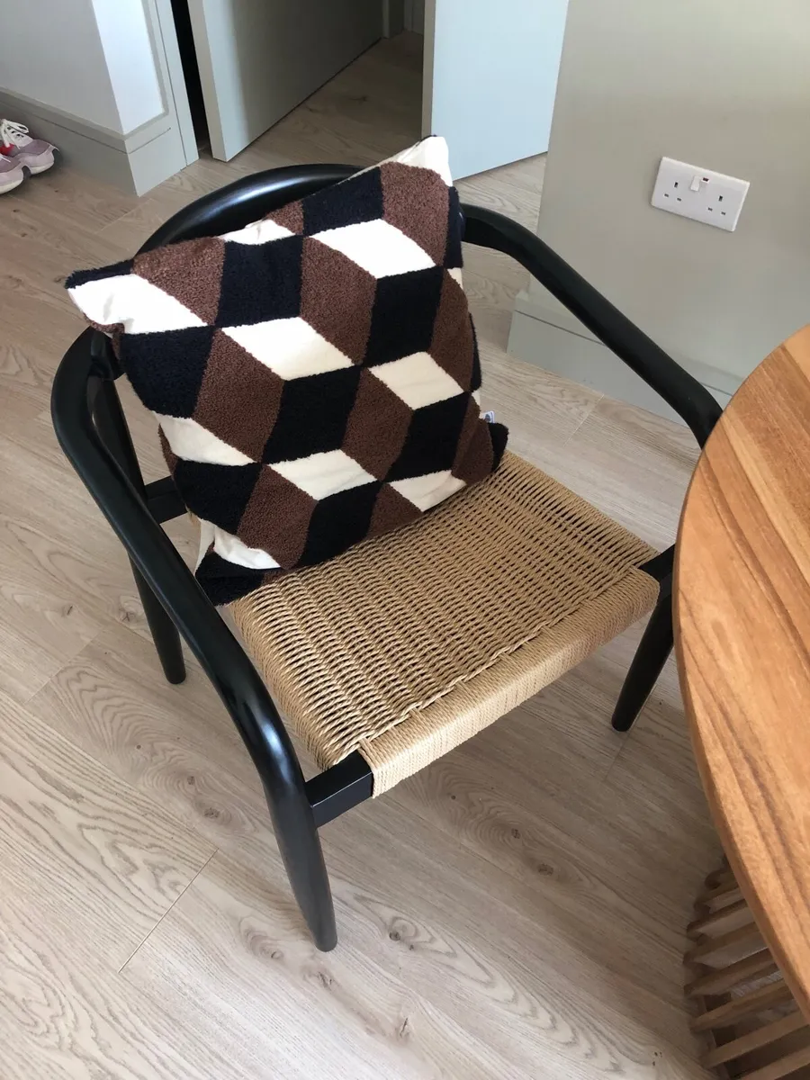 Dining table and 4 chairs - Image 3