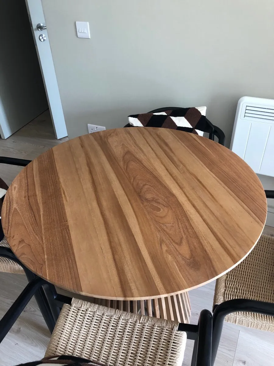 Dining table and 4 chairs - Image 2