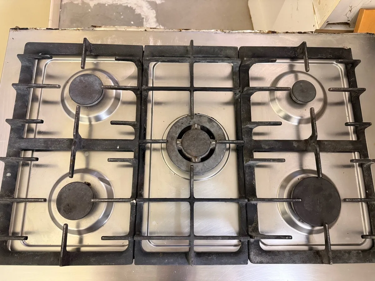 Hotpoint EG900X Gas oven & Extractor fan - Image 4