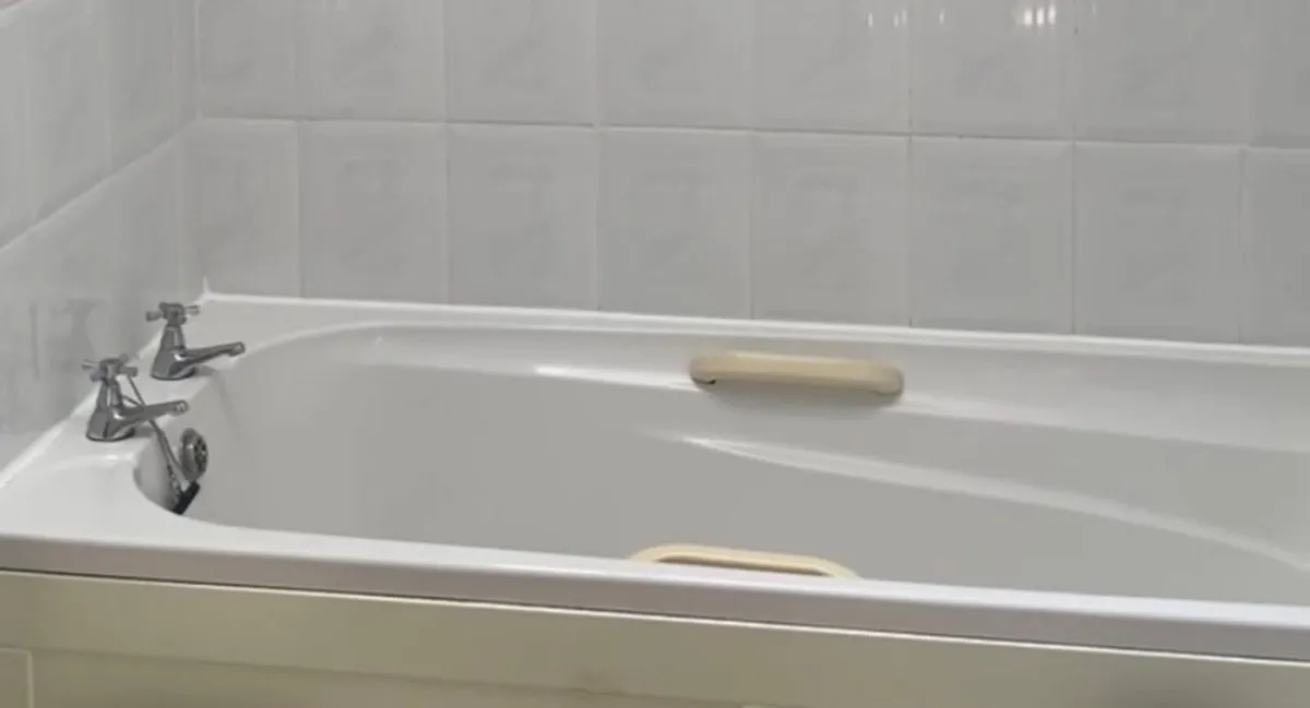 Bathroom suite, open to offers - Image 3