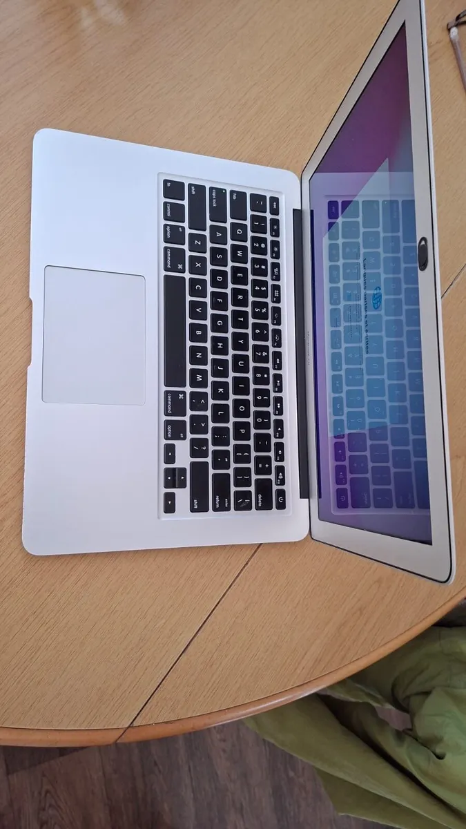 MacBook Air 13” 2017 - Image 2