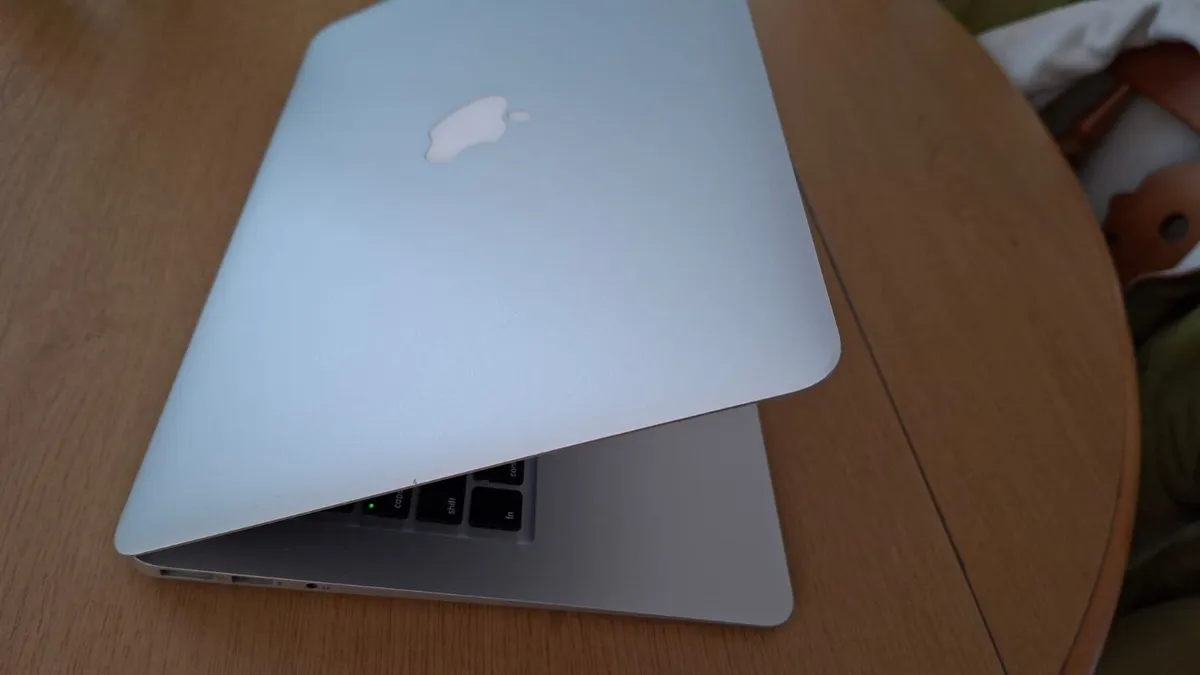 MacBook Air 13” 2017 - Image 4