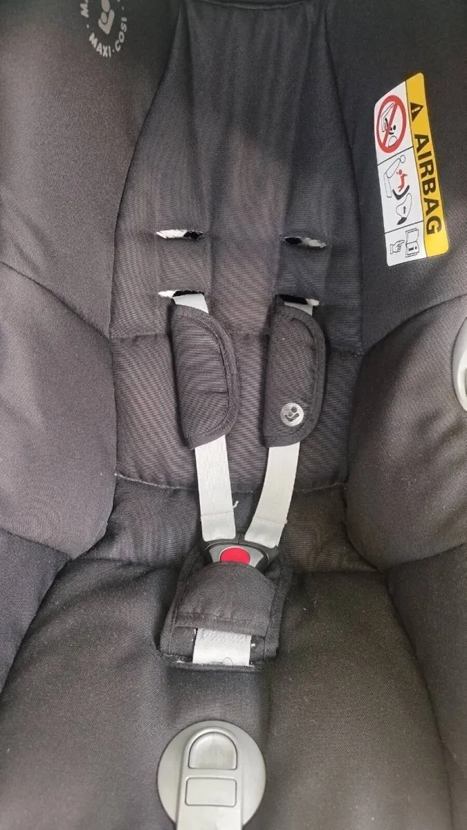 Maxicosy Car seat and isofix base - Image 2