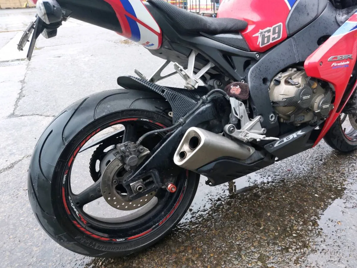 Honda cbr 1000rr fireblade sc59 - Image 4