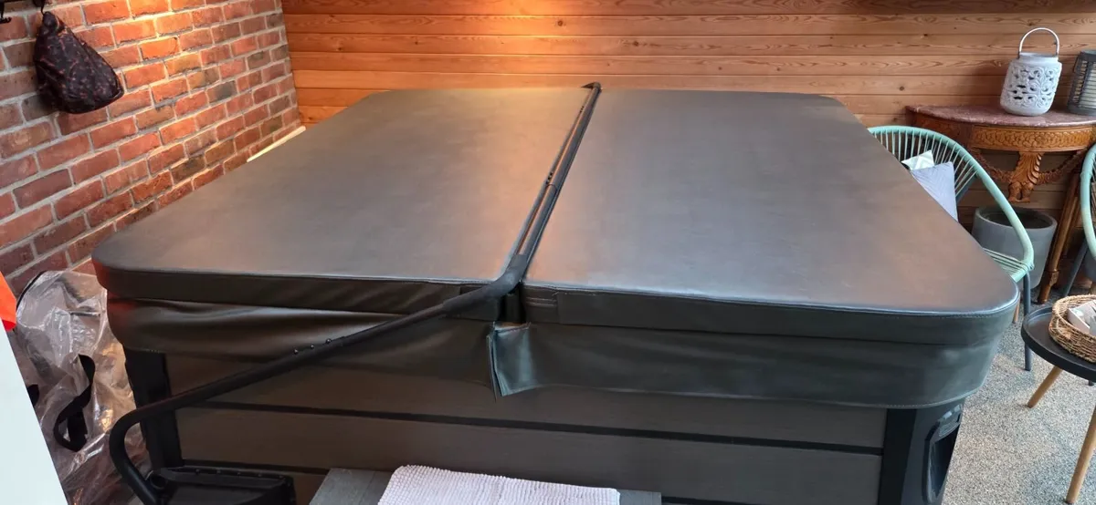 Hot Tub - Image 2