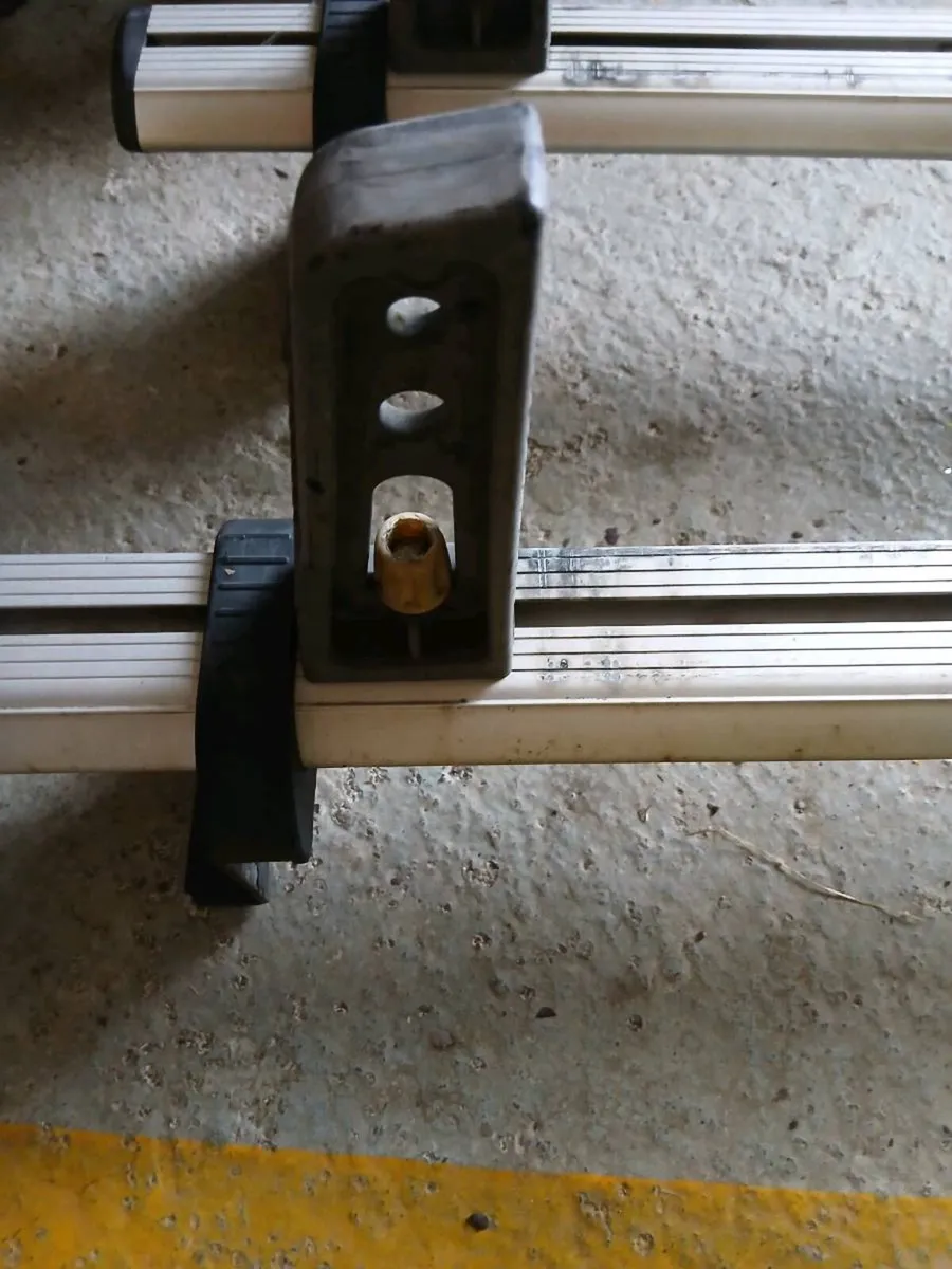 Roof cross bars - Image 2