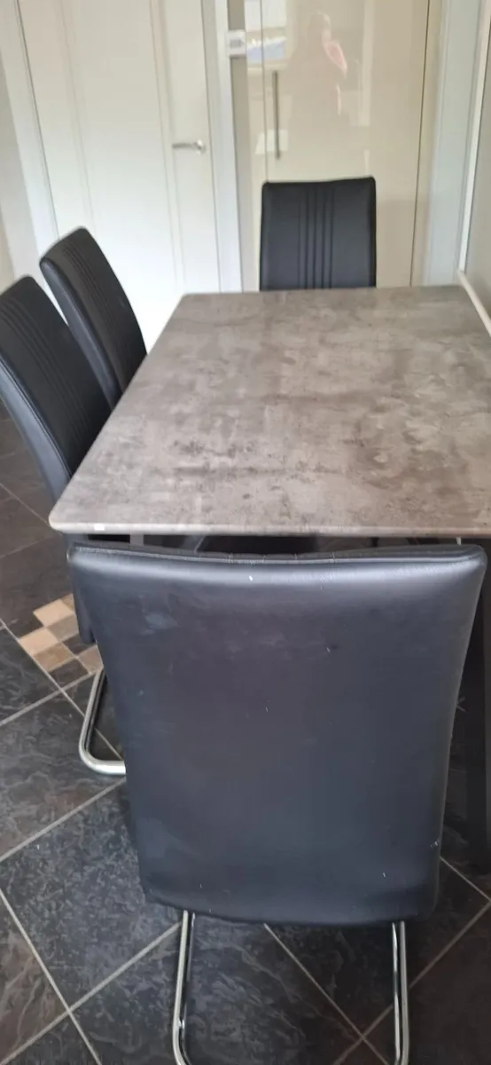 Kitchen table and four chairs - Image 1