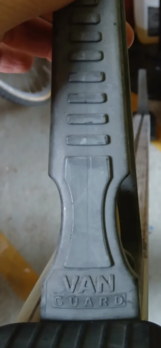 Roof cross bars - Image 3