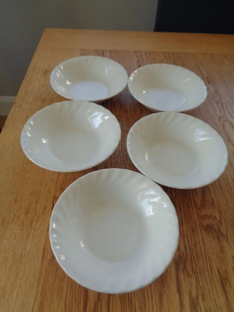 White Desert/Soup Dishes x 5 for Sale - Image 1