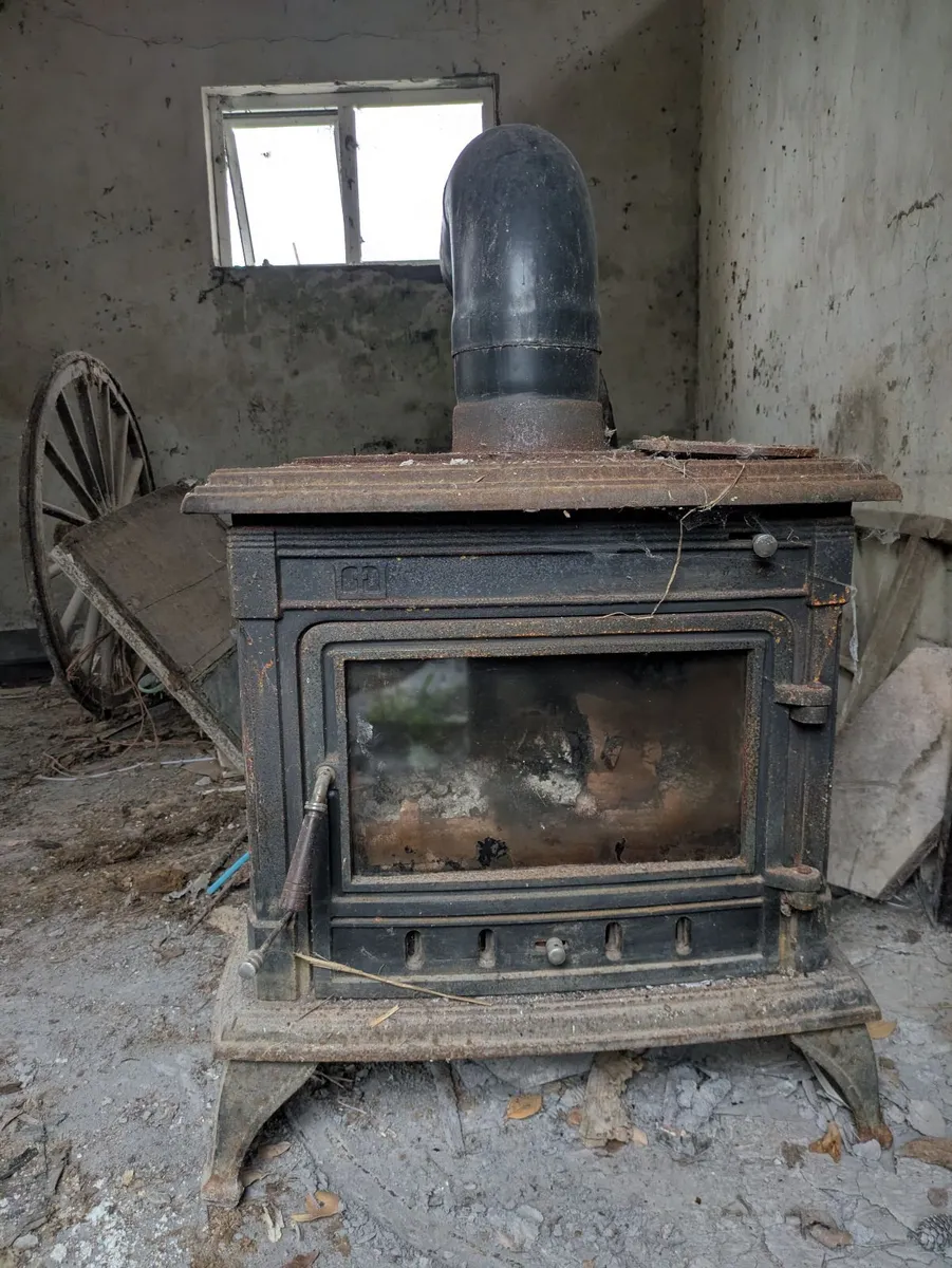 Stove - Image 1