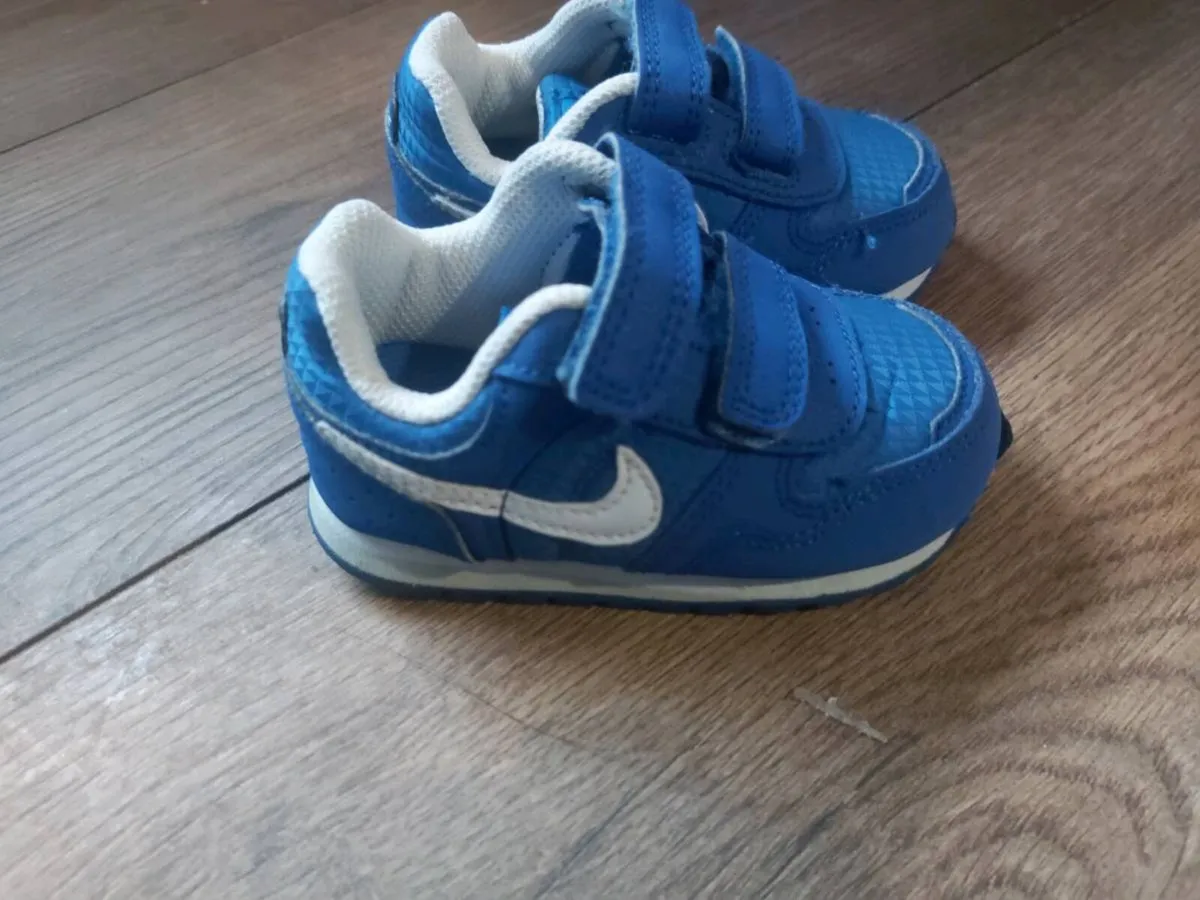 Baby Nike trainers - Image 2