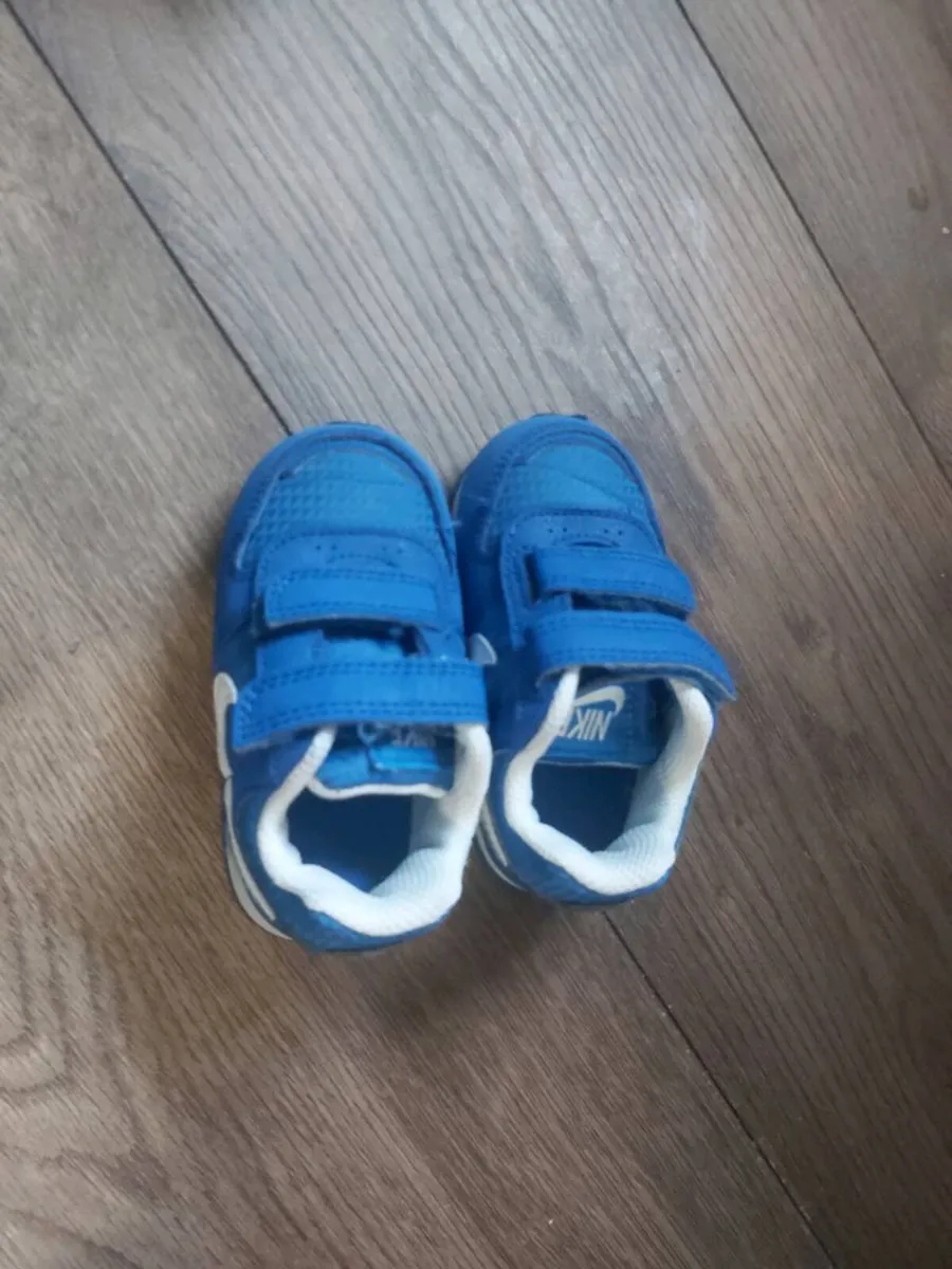 Baby Nike trainers - Image 4