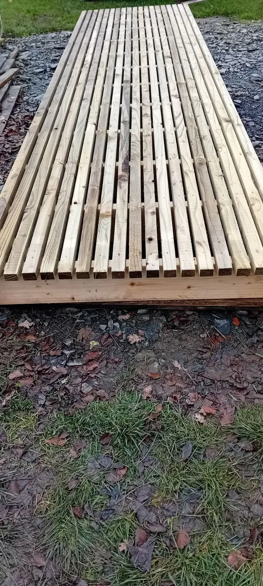 Sheep slats,troughs & silage - Image 3