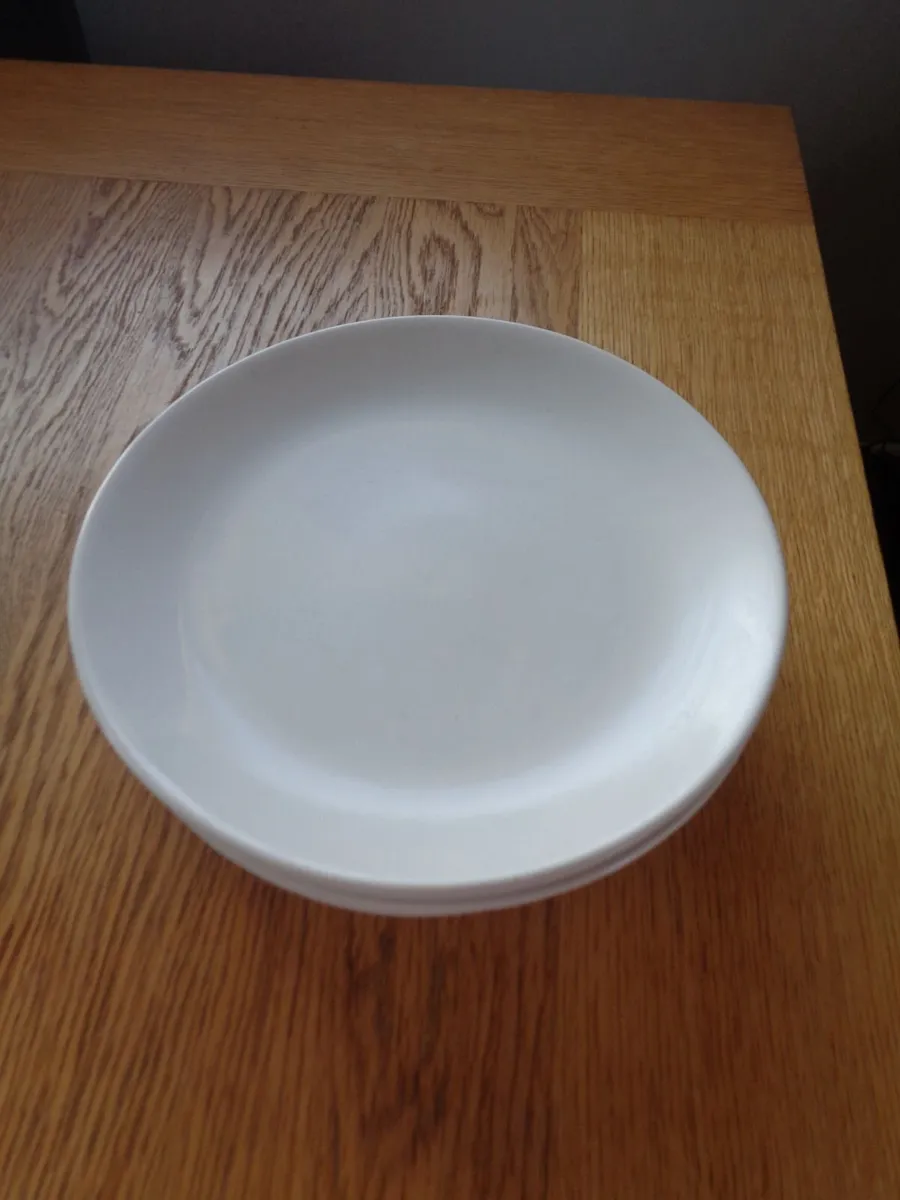 White Dinner Plates x 6 for Sale - Image 1