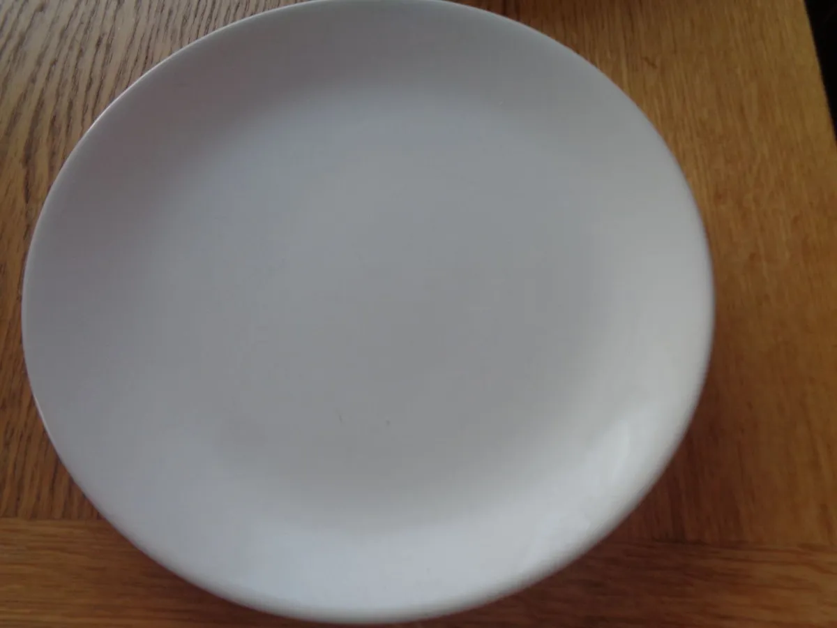 White Dinner Plates x 6 for Sale - Image 3