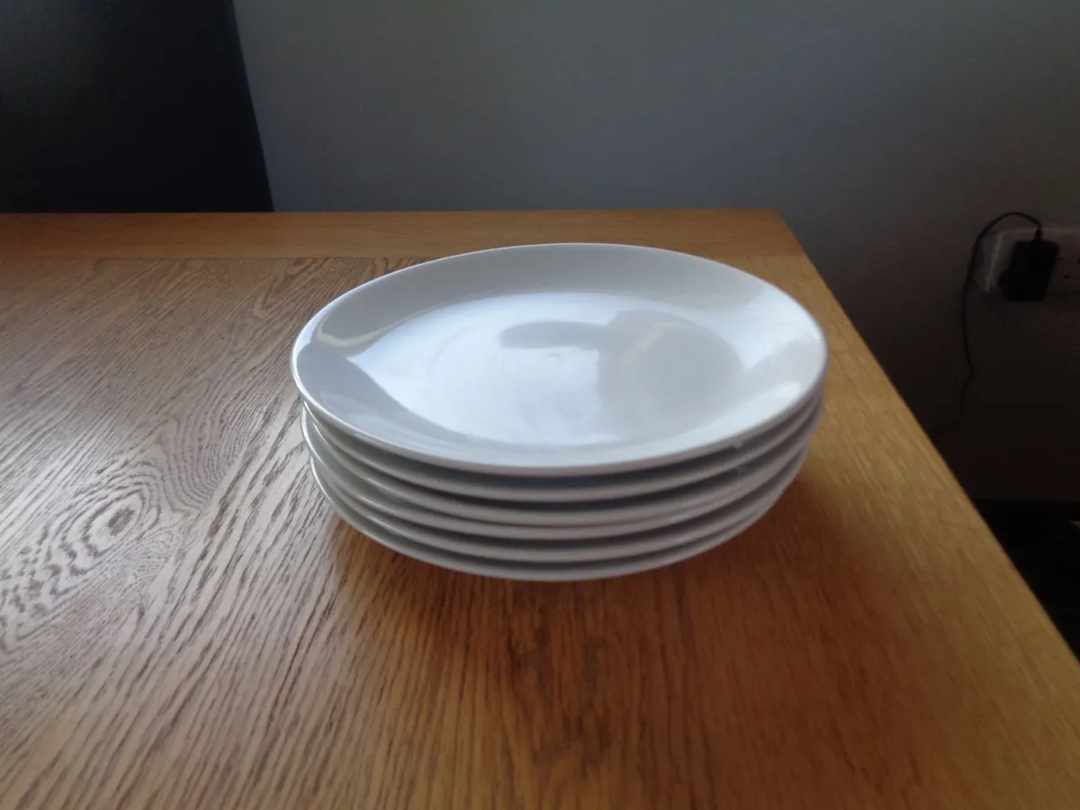 White Dinner Plates x 6 for Sale - Image 2
