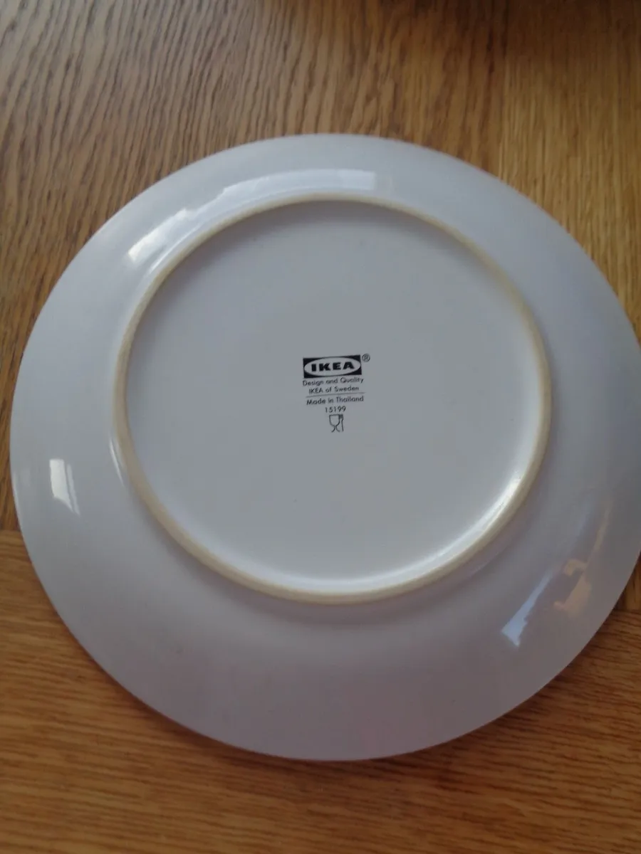White Dinner Plates x 6 for Sale - Image 4