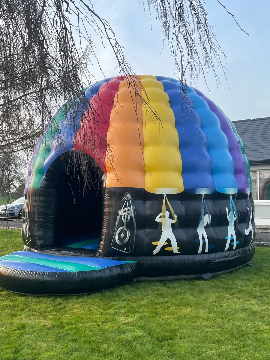 Bouncing castle hire - Image 4