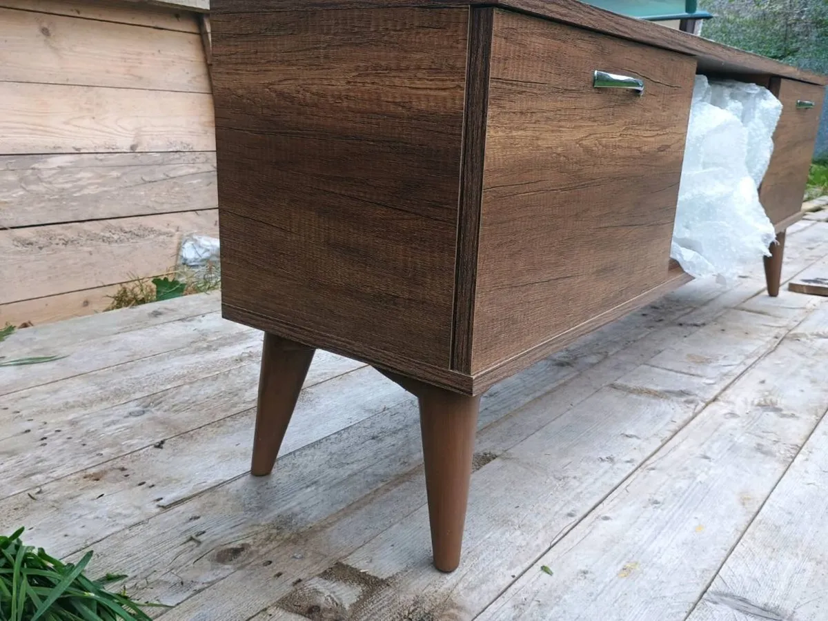 TV unit & shelves - Image 4