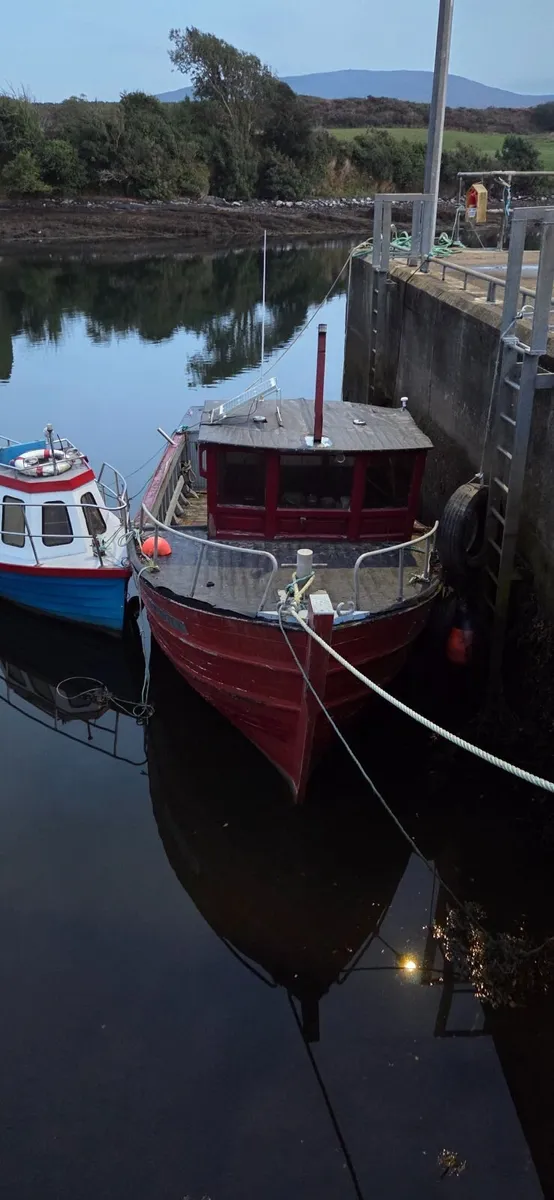 Timber boat - Image 1
