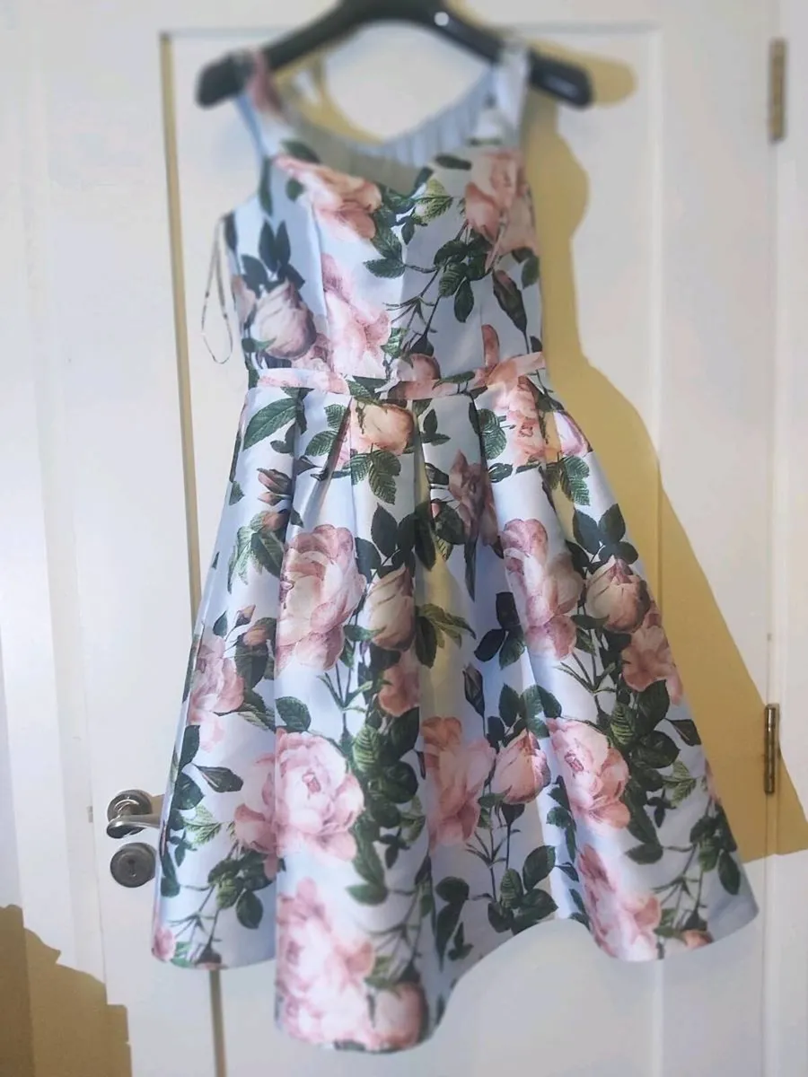 Beautiful floral dress - Image 1