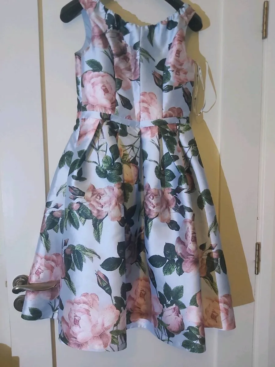 Beautiful floral dress - Image 2