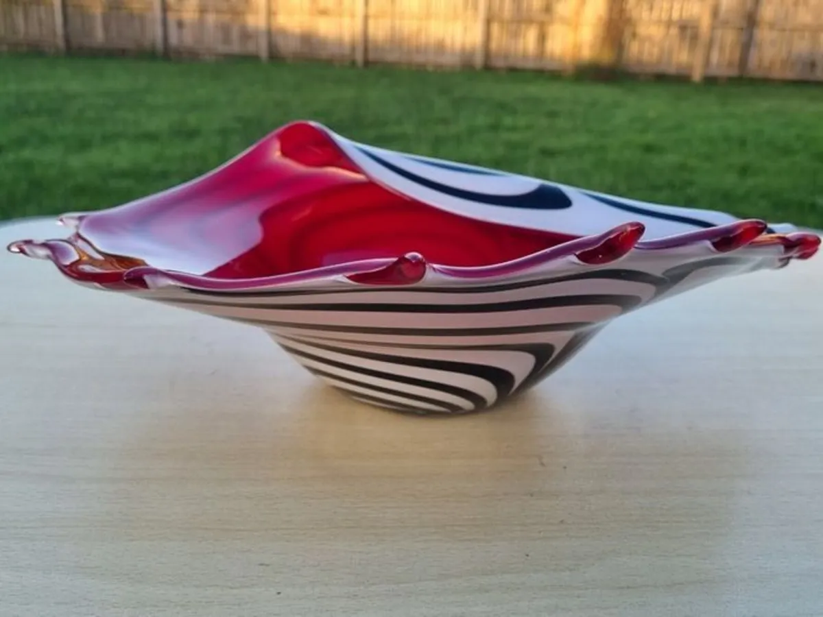 Murano Glass Red and Zebra Striped Conch Shell Bow - Image 3