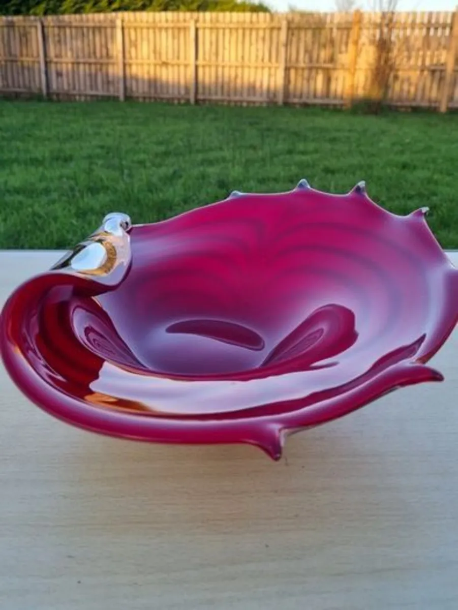 Murano Glass Red and Zebra Striped Conch Shell Bow - Image 4