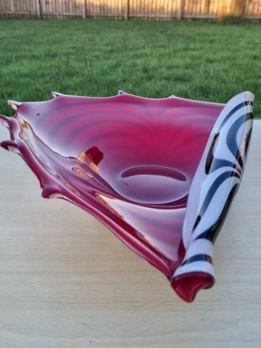 Murano Glass Red and Zebra Striped Conch Shell Bow - Image 2