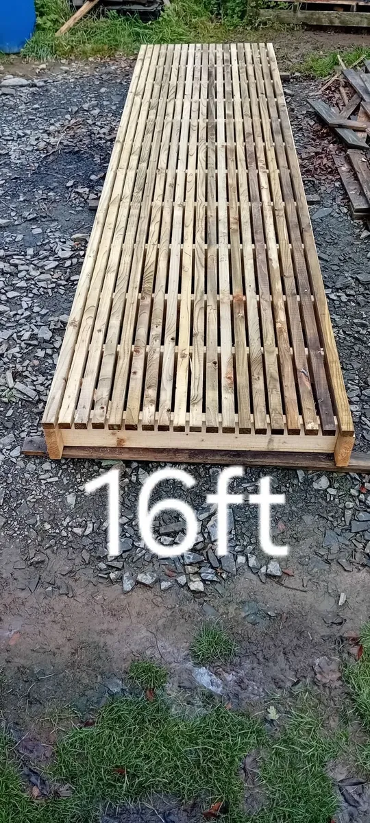 Sheep slats,troughs & silage - Image 1