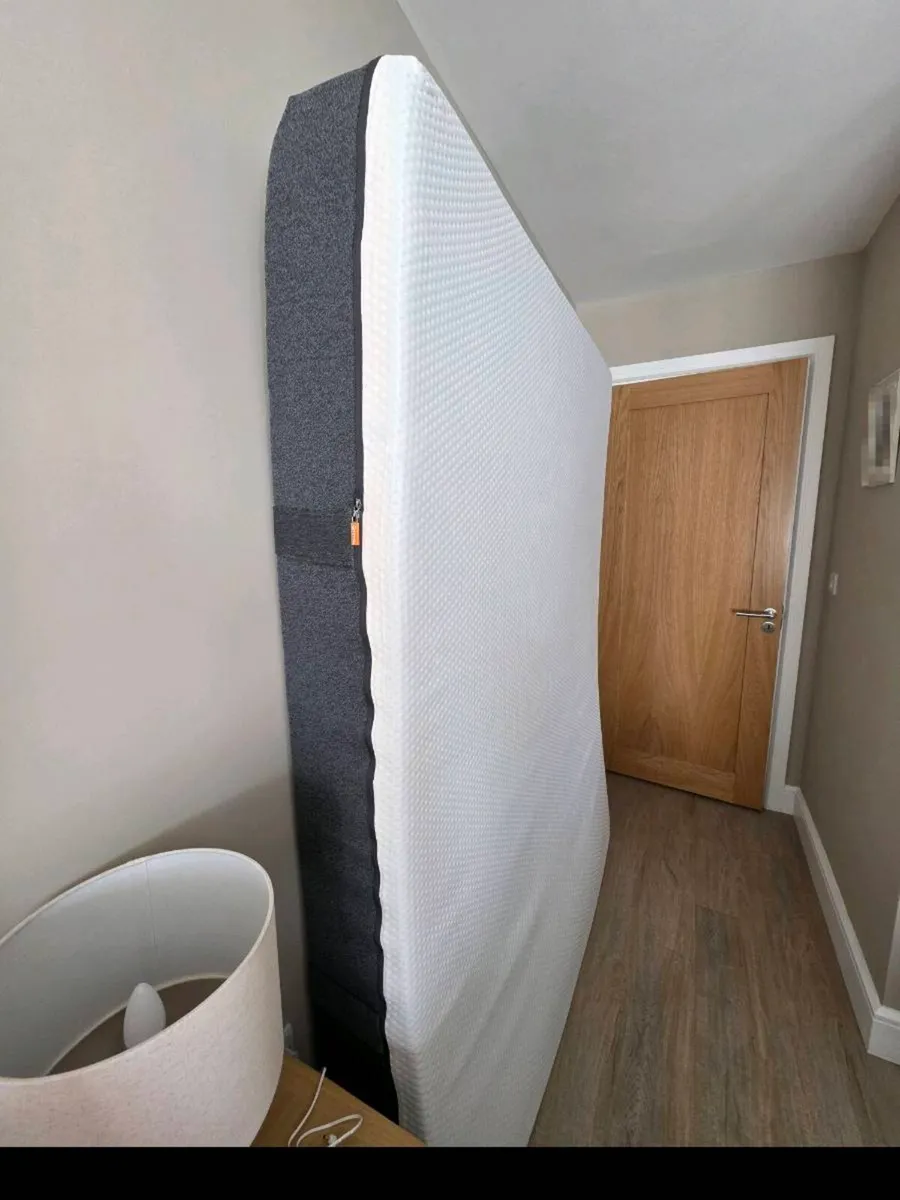 Emma Matress - Image 1