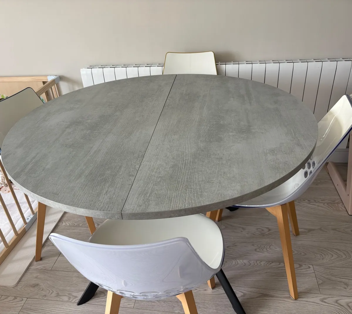 Dining table and chairs - Image 1
